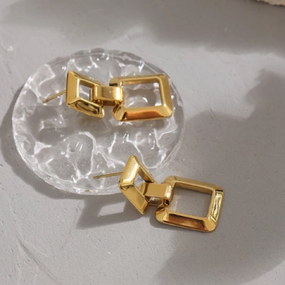 💛Gold plated square dangle earrings - Picture 1 of 6